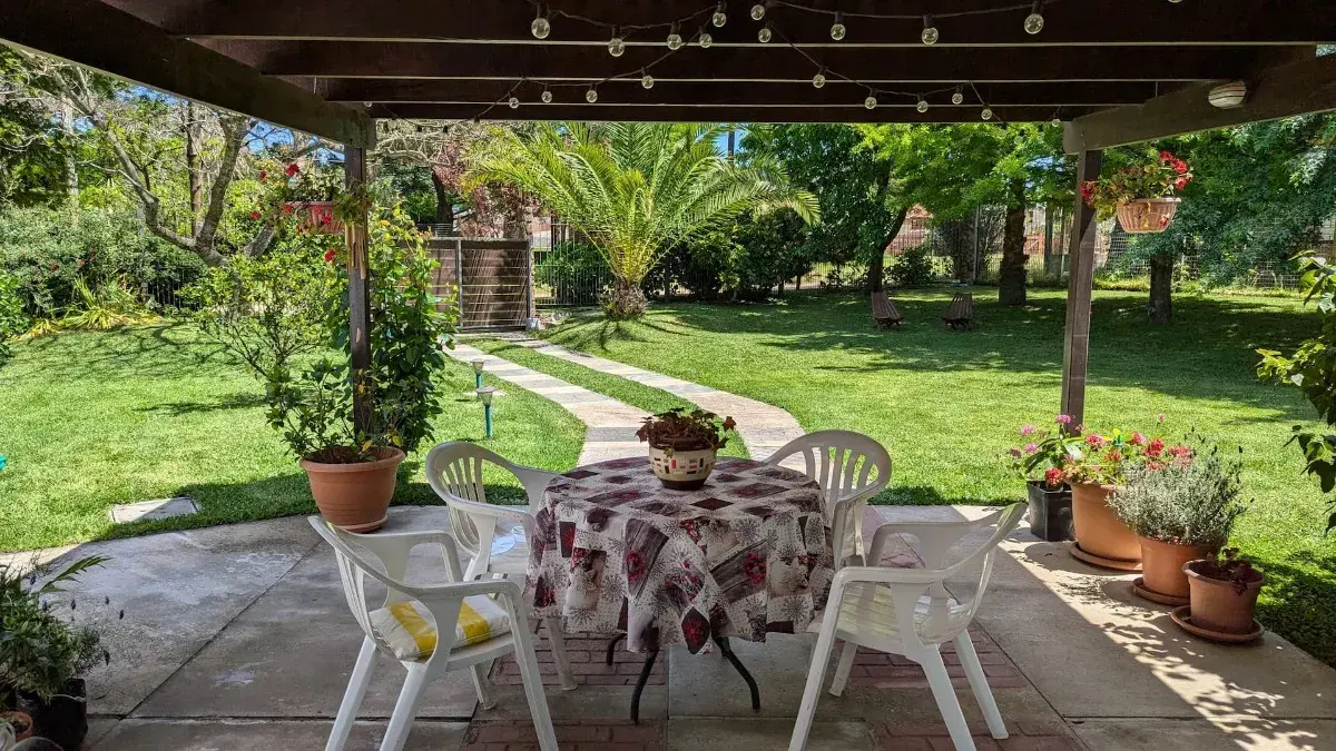 Terreno con piscina - Entrada